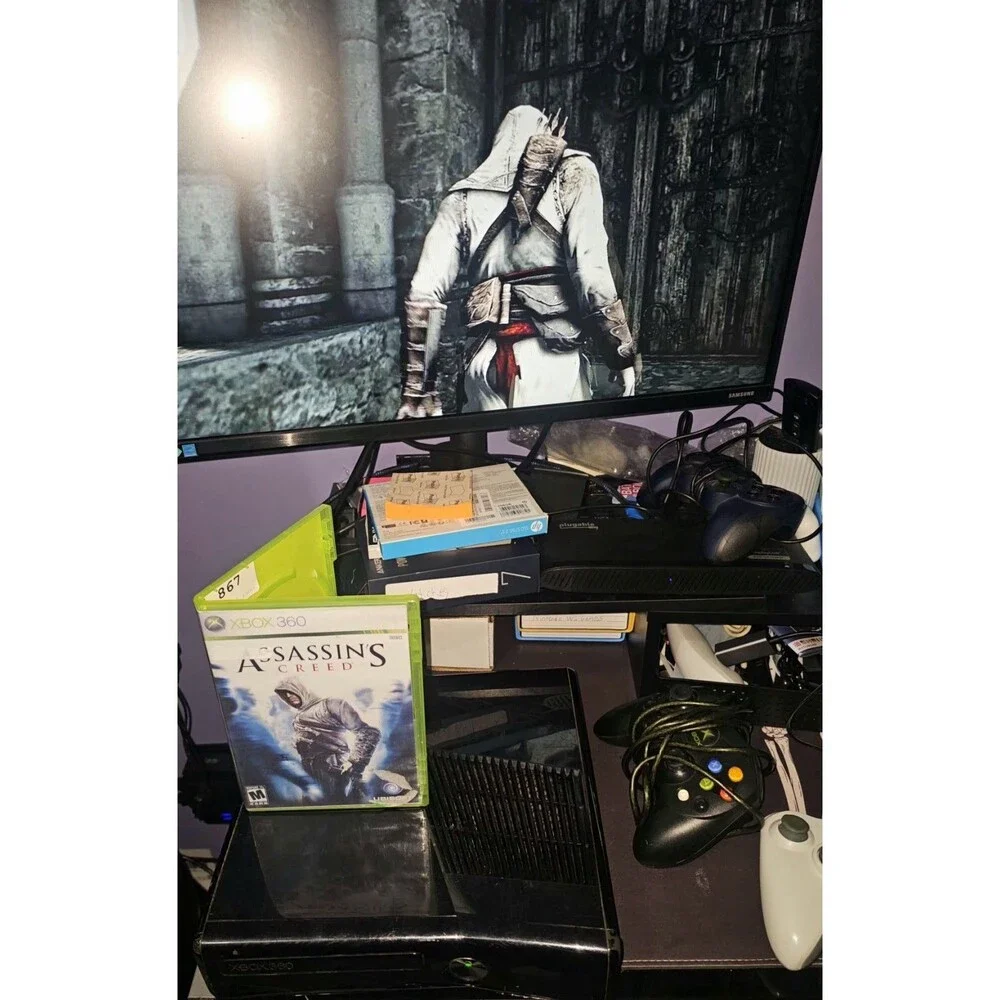 Assassin’s Creed Bundle Xbox 360 - AC 1, Brotherhood, AC III + Figure & Manuals